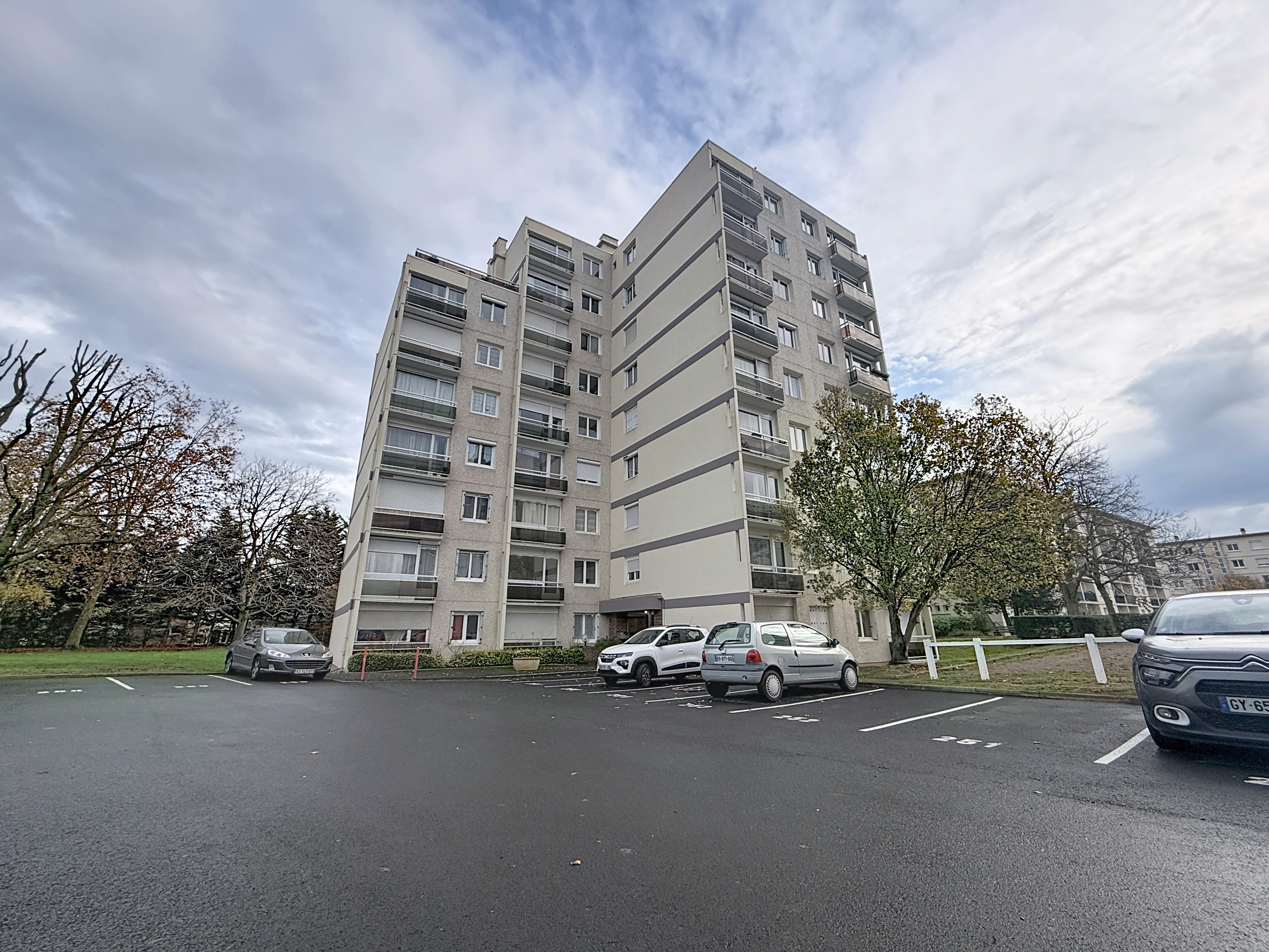 APPARTEMENT 2 PIECES PRINCIPALES PROCHE PRAIRIE - BALCON - GARAGE