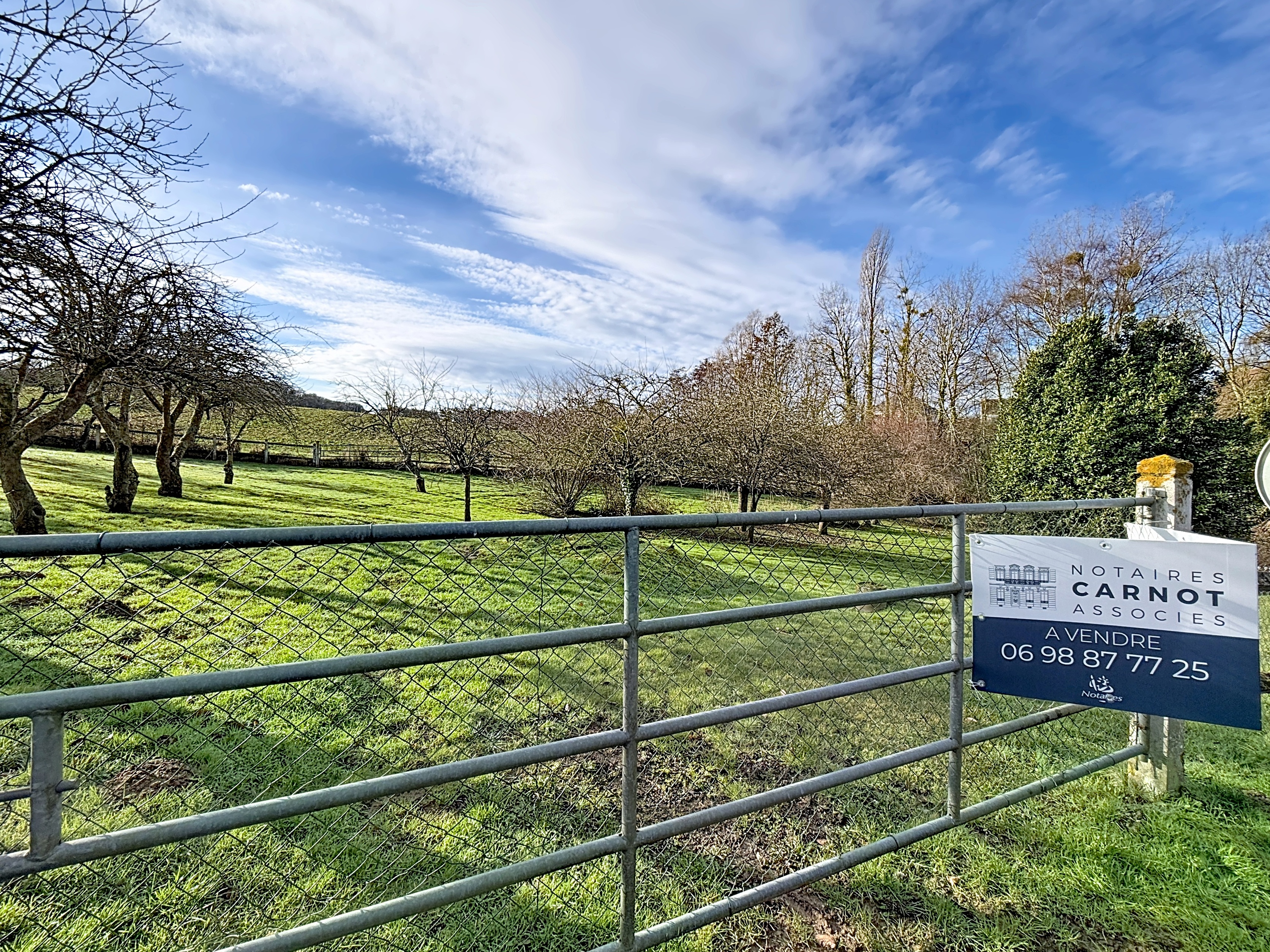 TERRAIN CONSTRUCTIBLE LES MOUTIERS EN CINGLAIS 1478m²