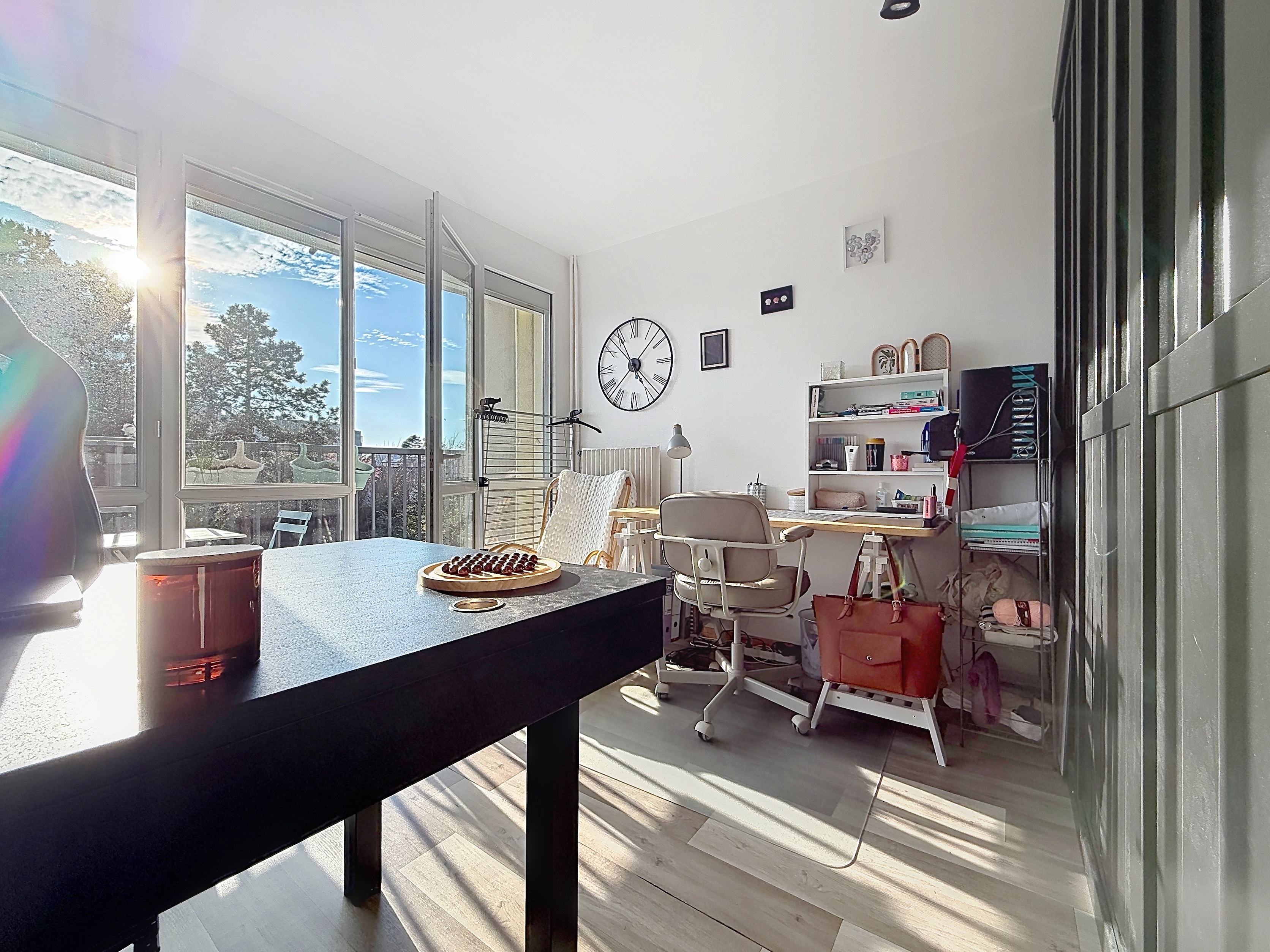 UNIQUEMENT DANS VOTRE ETUDE CARNOT F1 EN PARFAIT ETAT - BALCON - ASCENSEUR