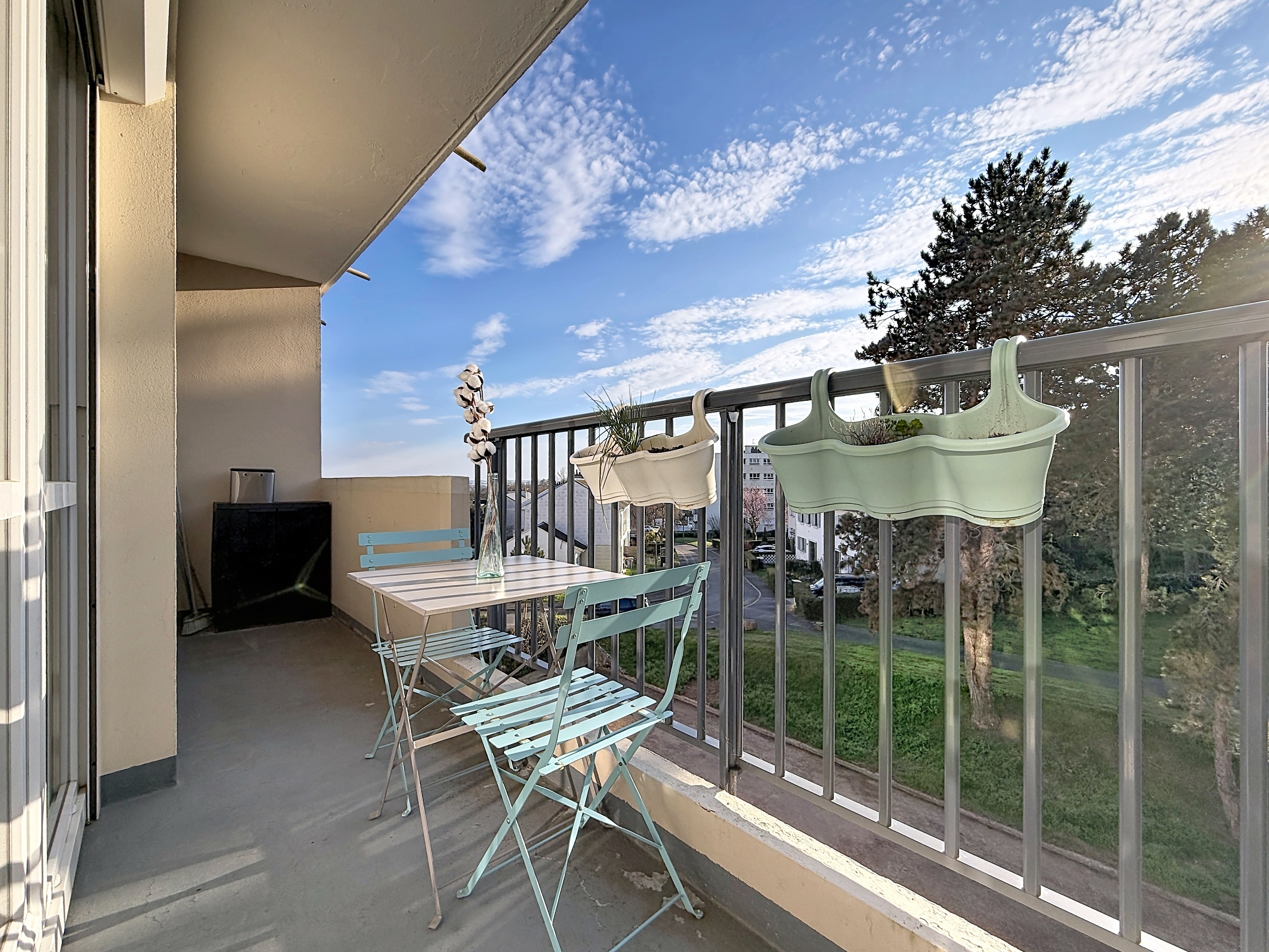 UNIQUEMENT DANS VOTRE ETUDE CARNOT F1 EN PARFAIT ETAT - BALCON - ASCENSEUR