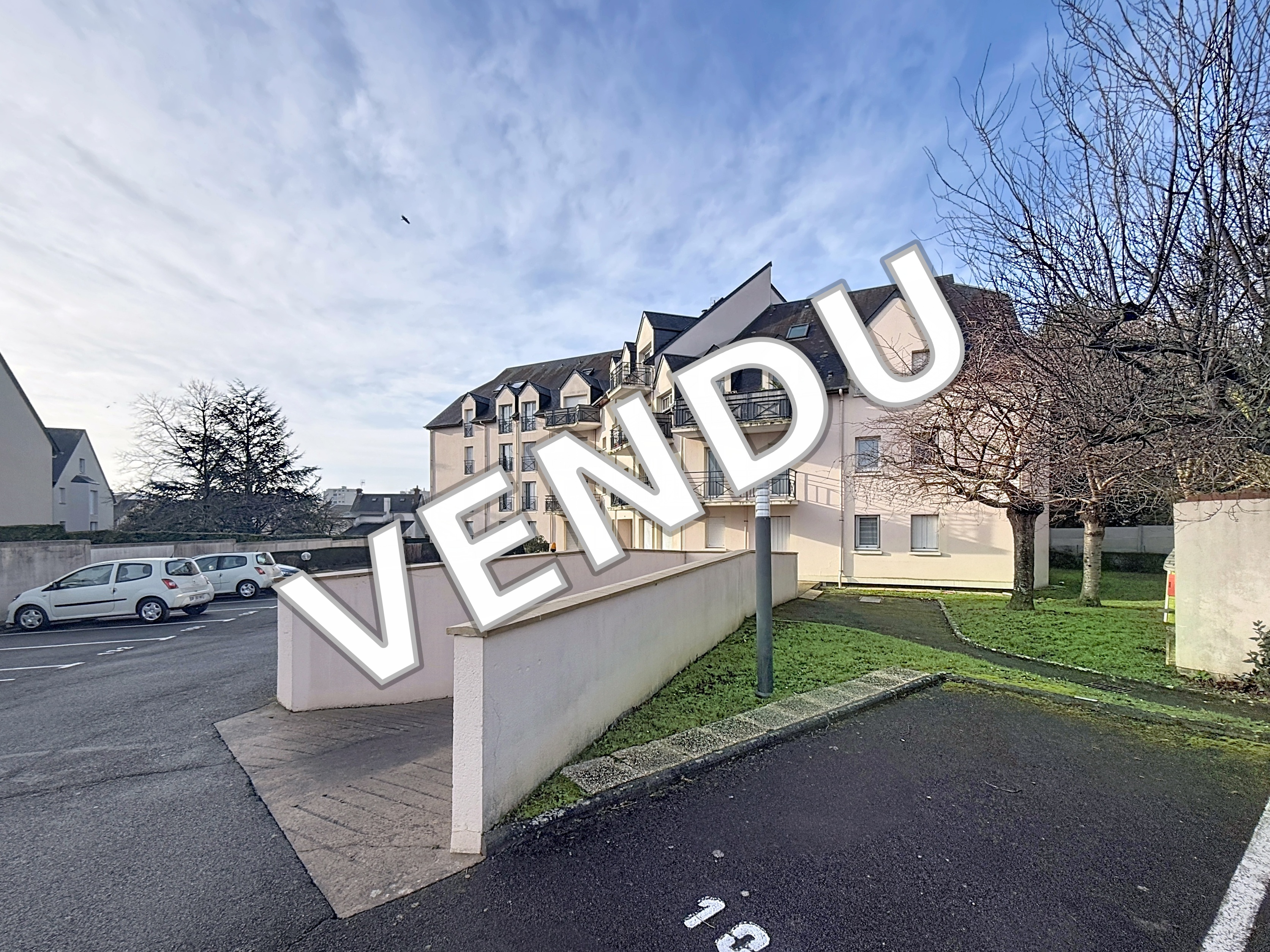 EXCLUSIVITE F1 PARFAIT ETAT - BALCON - PARKING - CAVE