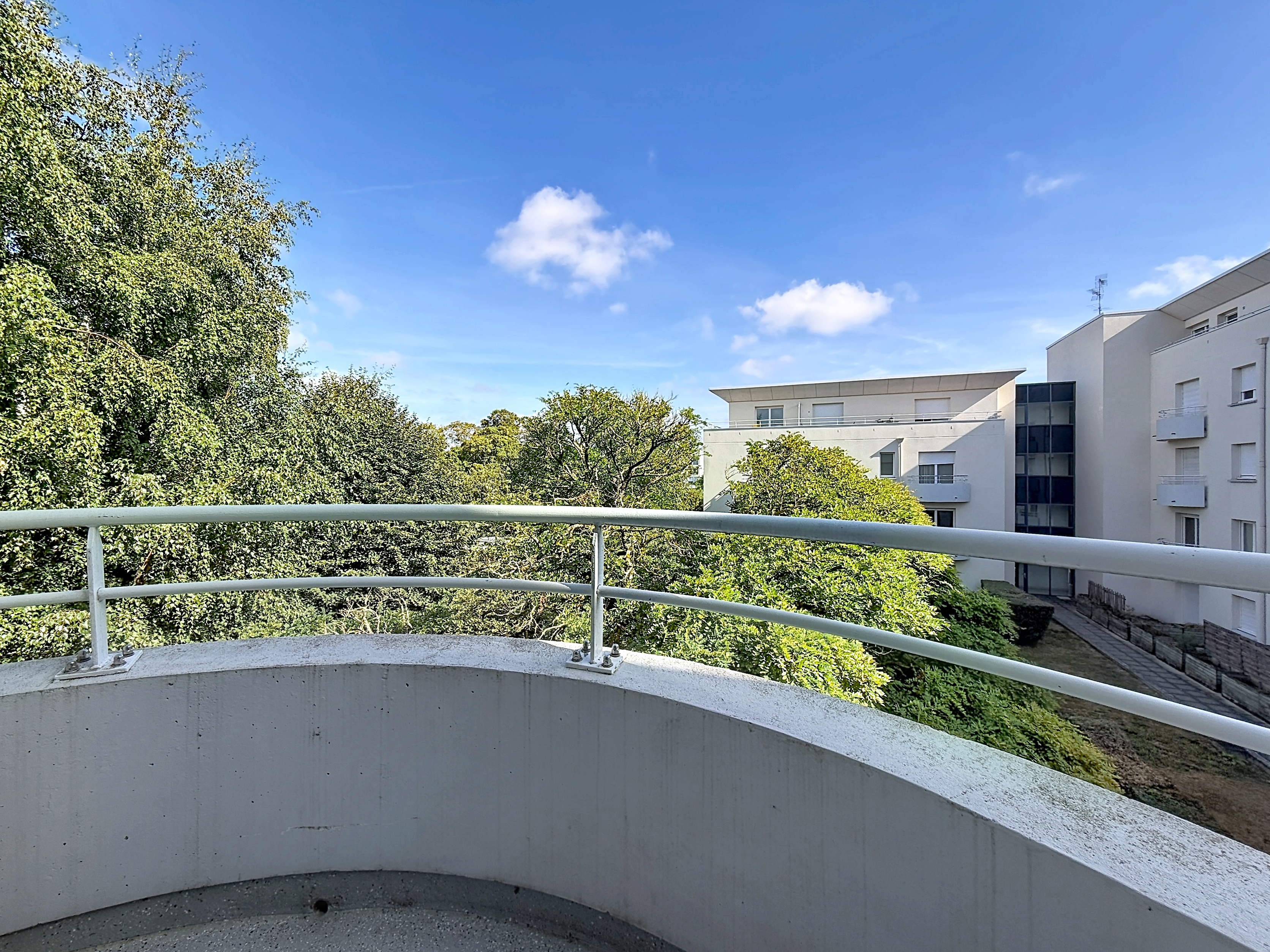 APPARTEMENT 2 PIECES - QUARTIER BEAULIEU - BALCON - PARKING